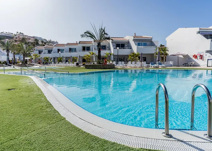 Malibu Park With Ocean Views & Heated Pool